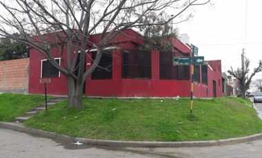 CASA DE 4 AMBIENTES CON PATIO Y TERRAZA, JOSE LEON SUAREZ