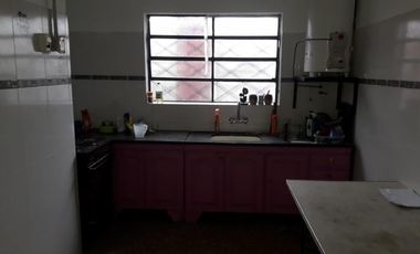 CASA DE 4 AMBIENTES CON PATIO Y TERRAZA, JOSE LEON SUAREZ