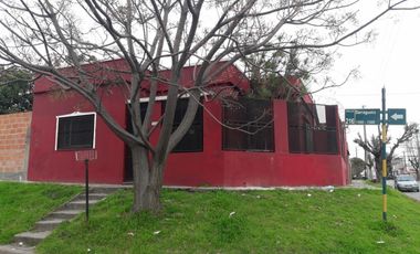 CASA DE 4 AMBIENTES CON PATIO Y TERRAZA, JOSE LEON SUAREZ