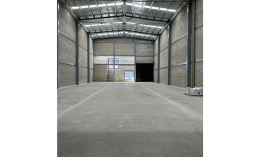 Se alquila hermosa bodega en Zona E