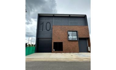 Se alquila hermosa bodega en Zona E