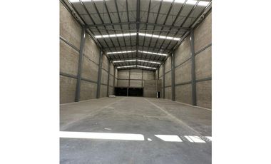 Se alquila hermosa bodega en Zona E