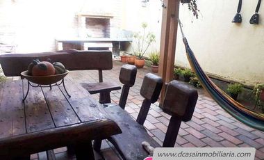 Casa de Venta - Machángara - 4 Dormitorios, 5 Garajes, a.verdes (C-124)