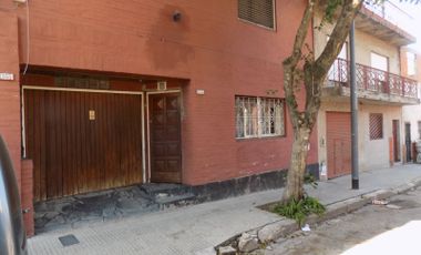 Casa en venta de 4 dormitorios c/ cochera en Nueva Pompeya