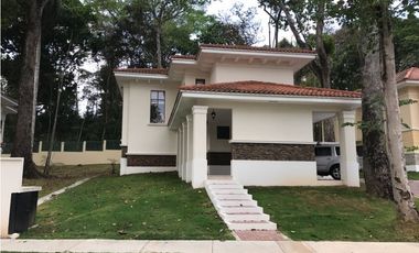 Venta de casa en Clayton - Los Senderos de camino de cruces