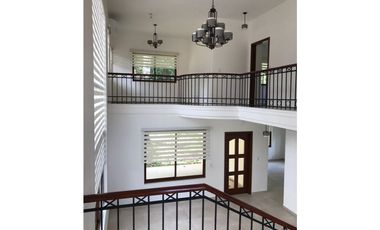 Venta de casa en Clayton - Los Senderos de camino de cruces