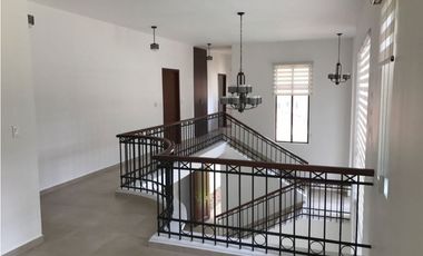Venta de casa en Clayton - Los Senderos de camino de cruces