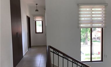 Venta de casa en Clayton - Los Senderos de camino de cruces