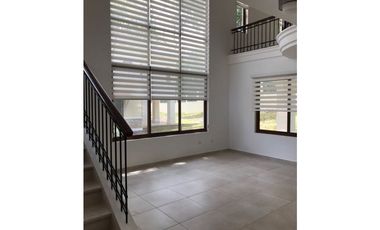 Venta de casa en Clayton - Los Senderos de camino de cruces