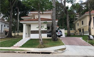 Venta de casa en Clayton - Los Senderos de camino de cruces