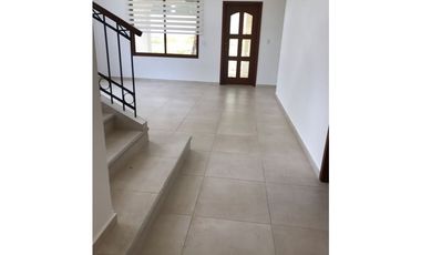 Venta de casa en Clayton - Los Senderos de camino de cruces