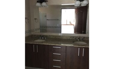 Venta de casa en Clayton - Los Senderos de camino de cruces