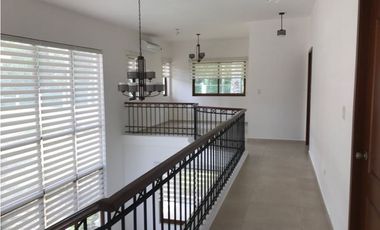 Venta de casa en Clayton - Los Senderos de camino de cruces