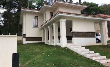Venta de casa en Clayton - Los Senderos de camino de cruces