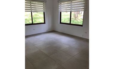 Venta de casa en Clayton - Los Senderos de camino de cruces