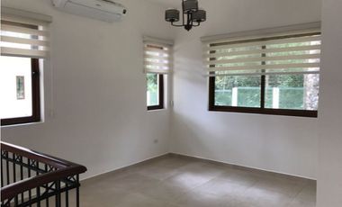 Venta de casa en Clayton - Los Senderos de camino de cruces