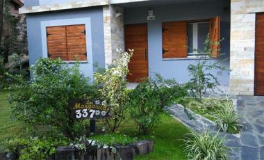 HERMOSO CHALET EN DOS PLANTAS EN COSTA DEL ESTE EXCELENTE UBICACION.
