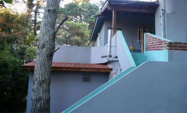 HERMOSO CHALET EN DOS PLANTAS EN COSTA DEL ESTE EXCELENTE UBICACION.
