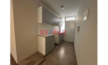 Alquiler De Departamento En Primer Nivel - Villa El Prado