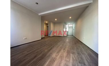 Alquiler De Departamento En Primer Nivel - Villa El Prado