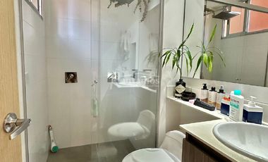 apartamento en arriendo en loma de las brujas. Cod A776738