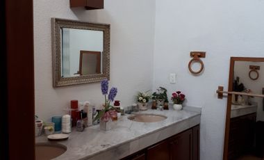 SE VENDE PRECIOSA CASA EN LA COL. LA HERRADURA, CON MUCHO SOL Y PRECIOSAS VISTAS NEGOCIABLE  VISTA, PLAZA FRESCO LA HERRADURA ESPACIOS MUY  AMPLIOS