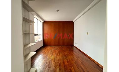 Venta de Departamento vista a la calle mas Cochera Independiente! en Urb. Las Quintanas rodeado de lindos parques!
Ubicado en zona céntrica cerca de