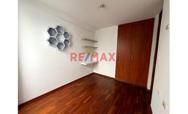 Venta de Departamento vista a la calle mas Cochera Independiente! en Urb. Las Quintanas rodeado de lindos parques!
Ubicado en zona céntrica cerca de