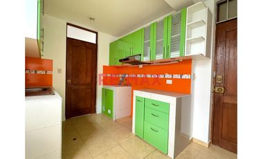 Venta de Departamento vista a la calle mas Cochera Independiente! en Urb. Las Quintanas rodeado de lindos parques!
Ubicado en zona céntrica cerca de
