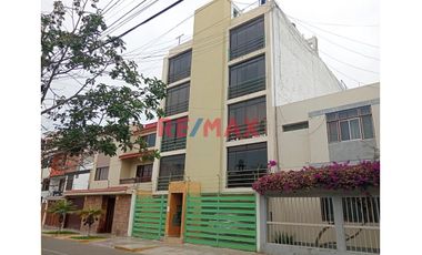 Venta de Departamento vista a la calle mas Cochera Independiente! en Urb. Las Quintanas rodeado de lindos parques!
Ubicado en zona céntrica cerca de