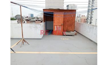 Venta de Departamento vista a la calle mas Cochera Independiente! en Urb. Las Quintanas rodeado de lindos parques!
Ubicado en zona céntrica cerca de