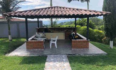 CASA CAMPESTRE EN VENTA  VÍA ARMENIA/PEREIRA