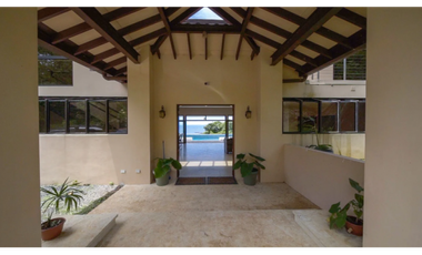 VENTA DE CASA DE LUJO CON VISTA AL MAR  EN  PANAM OESTE