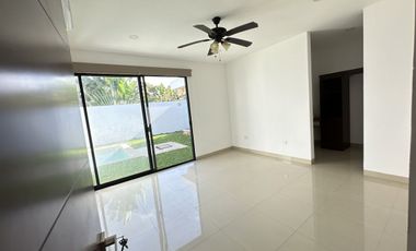CASA EN RENTA DE UN PISO  EN MERIDA