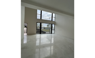 Casa en Ocean Reef a la venta