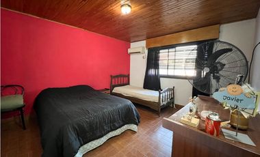 En venta amplia Casa en Av Ramirez