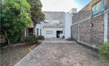 En venta amplia Casa en Av Ramirez