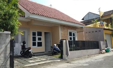 RUMAH MINIMALIS DALAM PERUMAHAN DI SIDOARUM