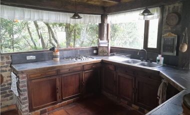 VENDO DOS HERMOSAS CASAS QUE COLINDAN CON RESERVA FORESTAL DEL SISGA