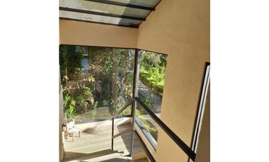 VENDO DOS HERMOSAS CASAS QUE COLINDAN CON RESERVA FORESTAL DEL SISGA