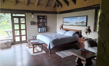 VENDO DOS HERMOSAS CASAS QUE COLINDAN CON RESERVA FORESTAL DEL SISGA
