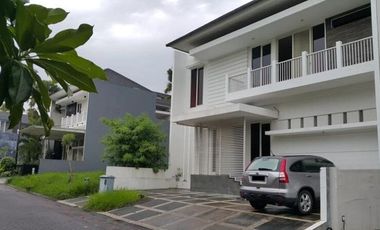 Sewa Rumah Mewah Cluster Raffles Citraland di Surabaya
