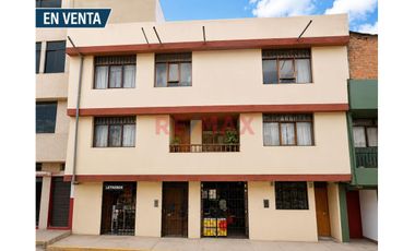 Propiedad Comercial Con 4 Departamentos Independientes + 2 Locales Comerciales – Cajamarca