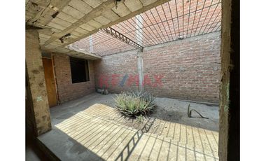 Venta De Terreno En La Rinconada (Con Construccion De 1 Piso Y Bases Para 4 Pisos)