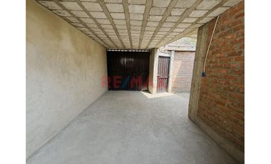 Venta De Terreno En La Rinconada (Con Construccion De 1 Piso Y Bases Para 4 Pisos)