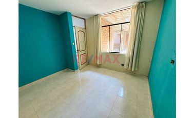 Venta De Terreno En La Rinconada (Con Construccion De 1 Piso Y Bases Para 4 Pisos)
