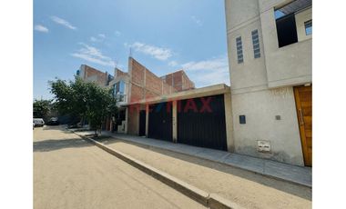 Venta De Terreno En La Rinconada (Con Construccion De 1 Piso Y Bases Para 4 Pisos)