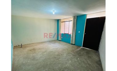 Venta De Terreno En La Rinconada (Con Construccion De 1 Piso Y Bases Para 4 Pisos)