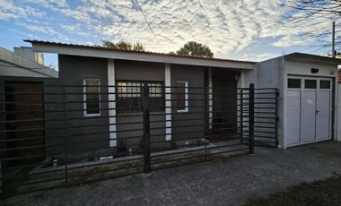Casa en venta - 2 Dormitorios 1 Baño - Cochera - 380Mts2 - Santa Teresita
