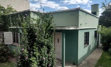 Casa en venta - 2 Dormitorios 1 Baño 2 Cocheras - 450Mts2 - Berazategui